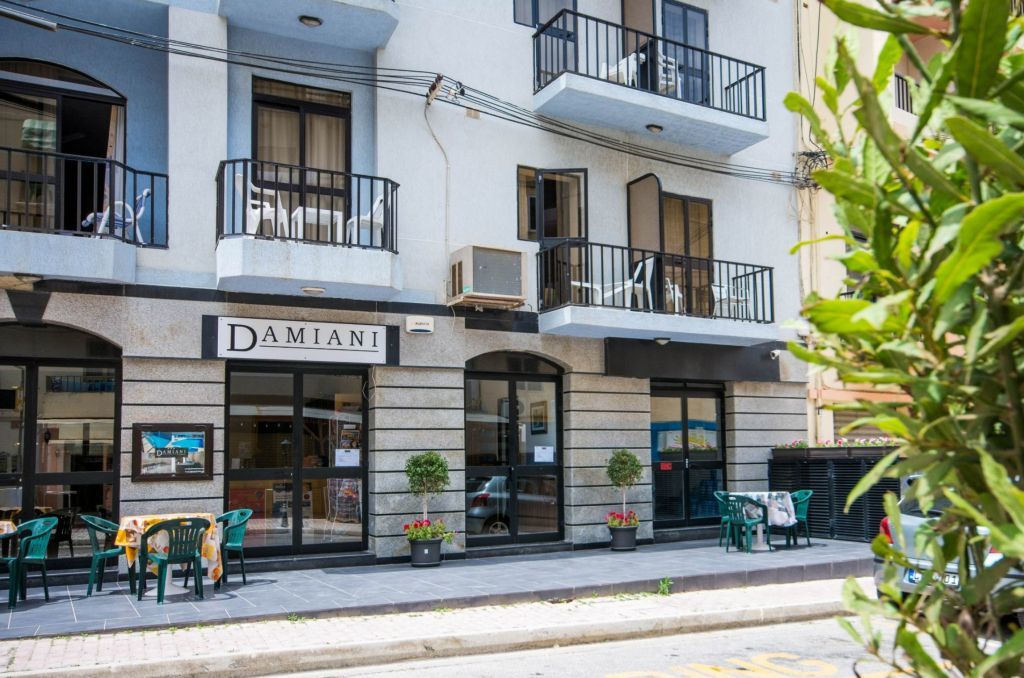 Damiani Apartments Bugibba Bagian luar foto